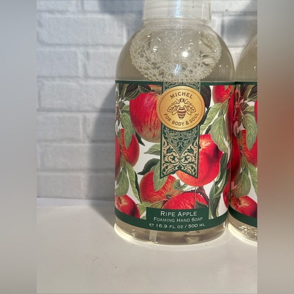 Michel Design works Ripe Apple 2 Set Handwashes - Picture 3 of 4